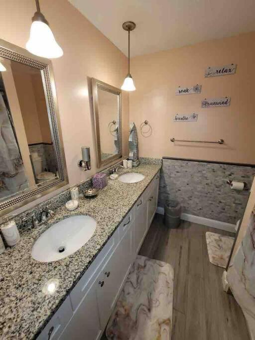 Elegant 2-Bedroom Pet-Friendly Villa W 2 Parking Spaces Hilton Head Island Exterior photo