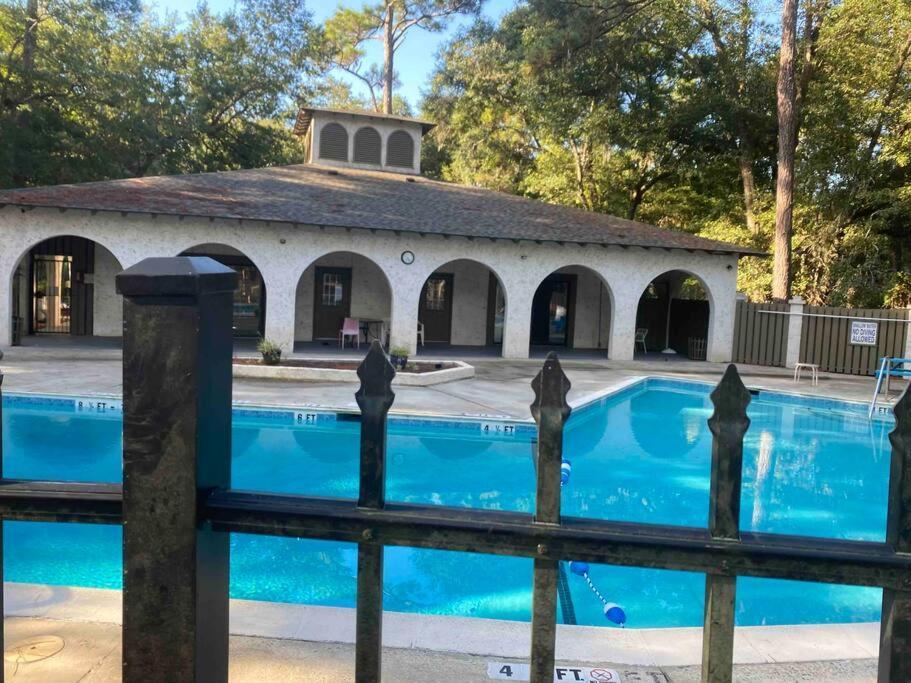 Elegant 2-Bedroom Pet-Friendly Villa W 2 Parking Spaces Hilton Head Island Exterior photo